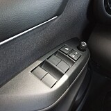 Mazda 2 Hybrid - Kolor Formal Red, zdjęcie 7