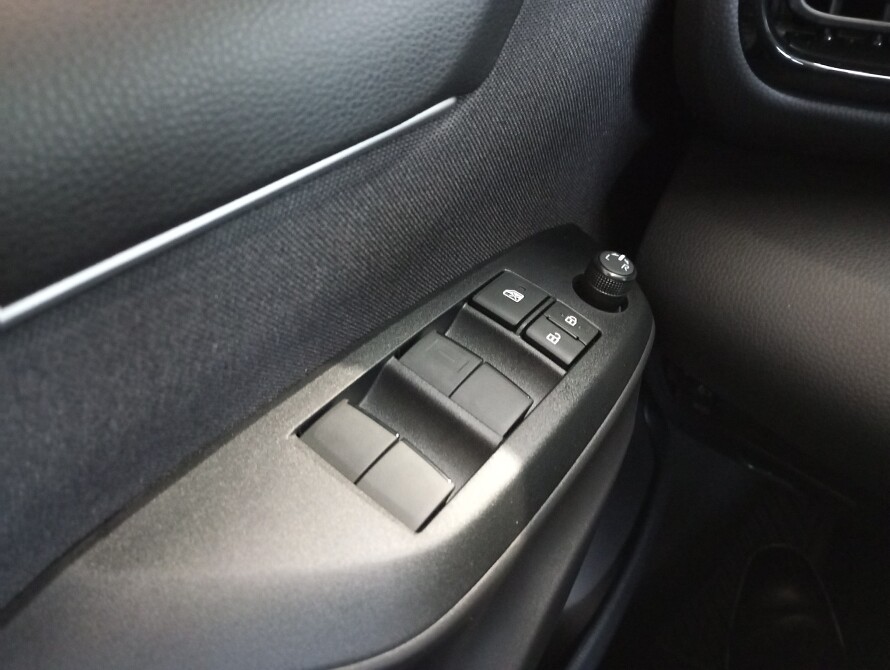 Mazda 2 Hybrid - Kolor Formal Red, zdjęcie 7