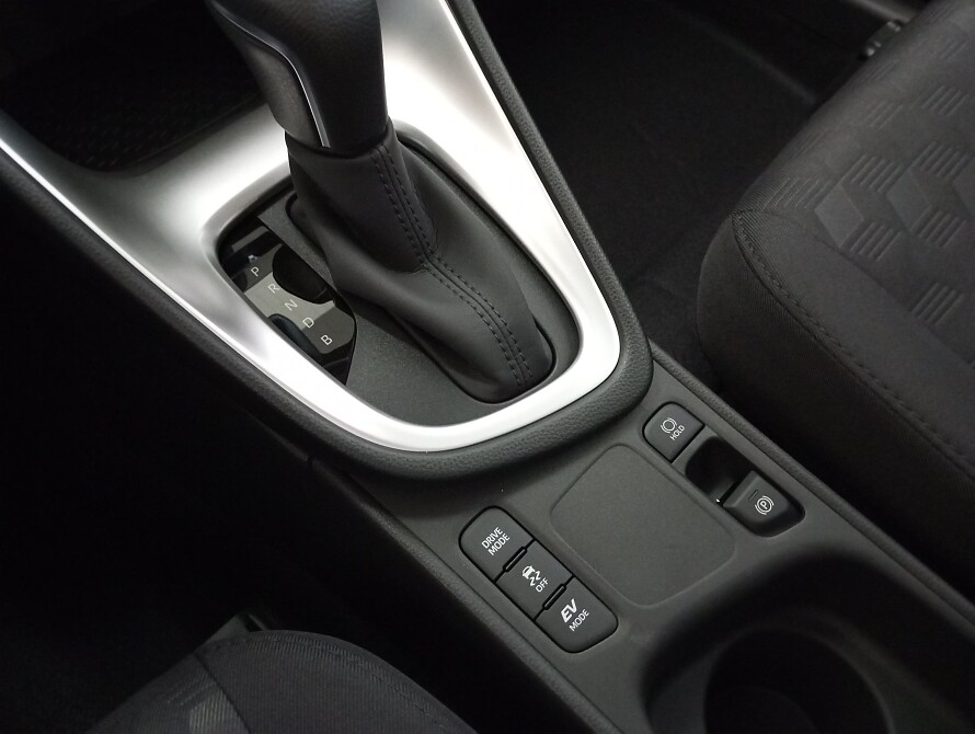 Mazda 2 Hybrid - Kolor Formal Red, zdjęcie 6