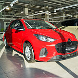 Mazda 2 Hybrid - Kolor Formal Red, zdjęcie 1