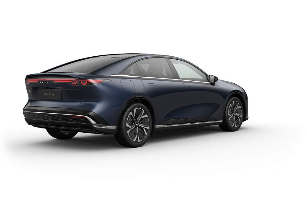 Mazda 6e - Kolor Deep Crystal Blue, zdjęcie 3