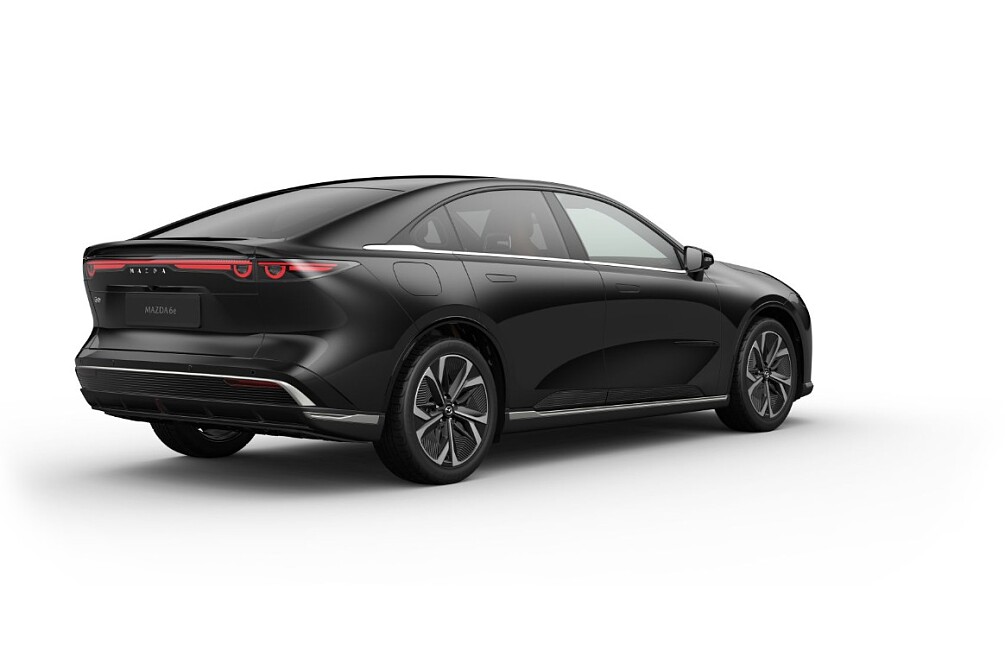 Mazda 6e - Kolor Jet Black, zdjęcie 4