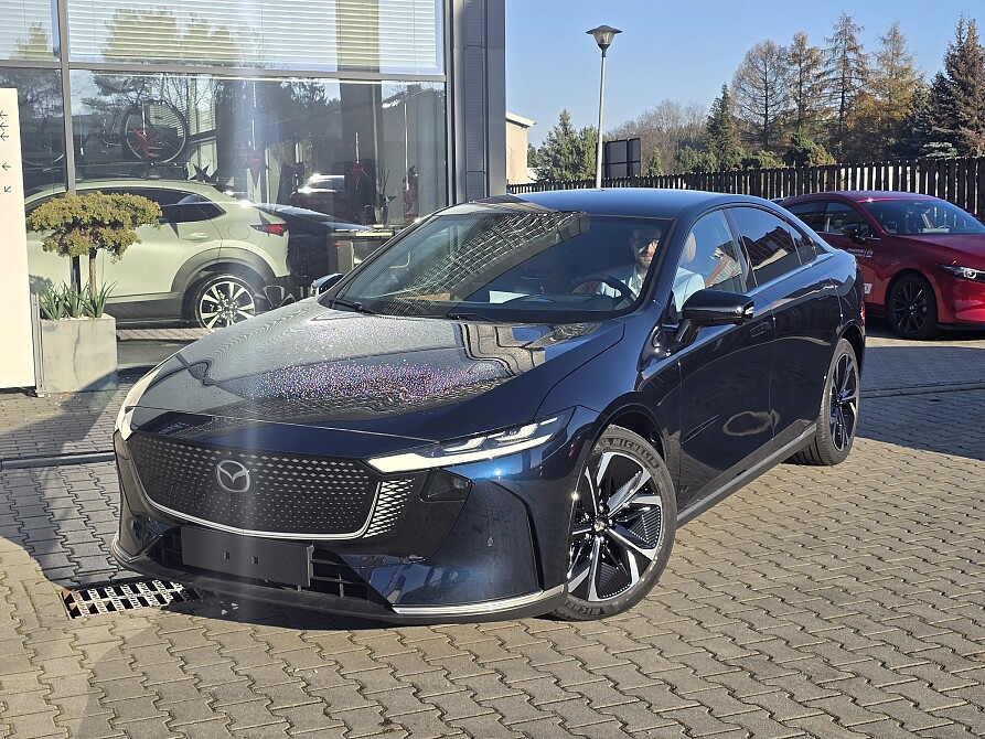 Mazda 6e - Kolor Deep Crystal Blue, zdjęcie 1