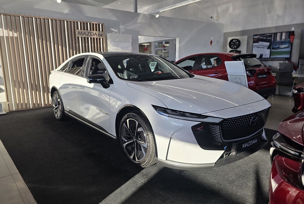 Mazda 6e - Kolor Biały, zdjęcie 2