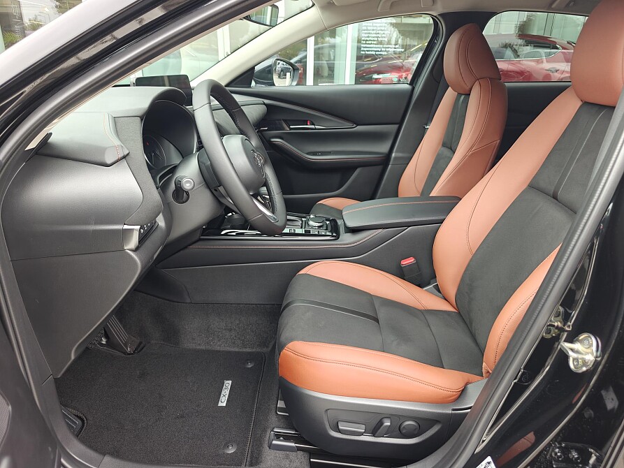 Mazda CX-30 - Kolor Jet Black, zdjęcie 7