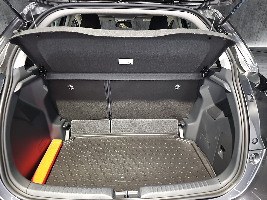 Mazda 2 Hybrid - Kolor Lead Grey, zdjęcie 16