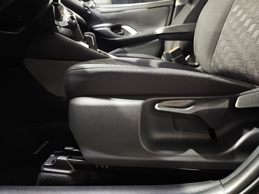 Mazda 2 Hybrid - Kolor Lead Grey, zdjęcie 7