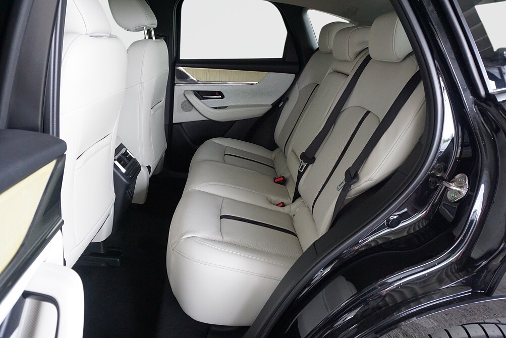 Mazda CX-60 (20).jpg