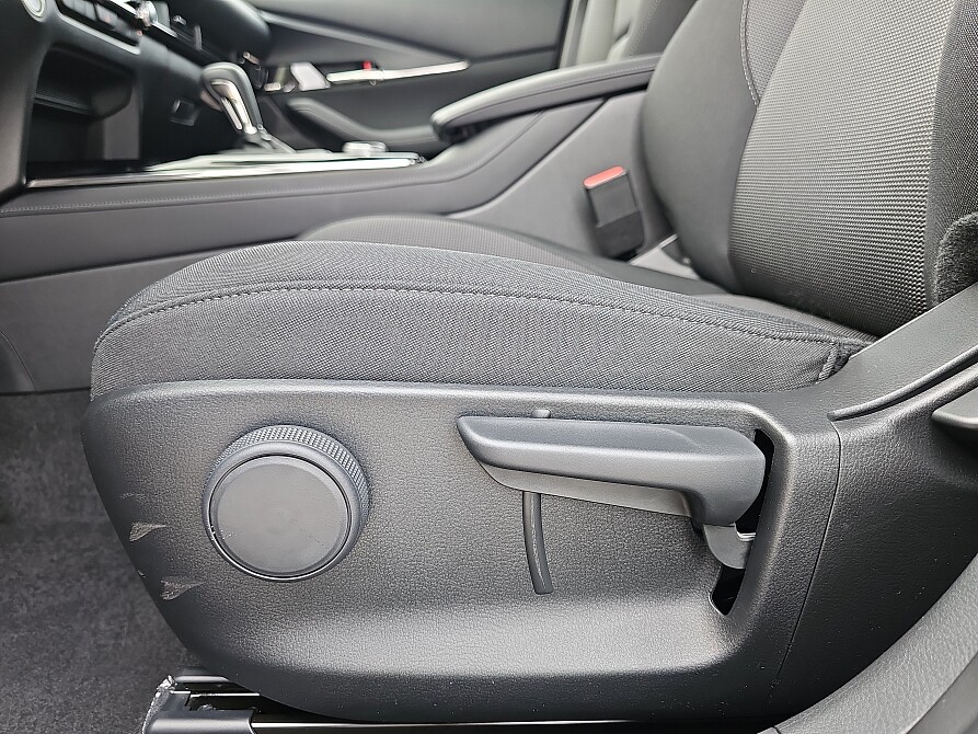 Mazda CX-30 - Kolor Zircon Sand Metalic, zdjęcie 15