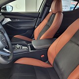 Mazda 3 - Kolor Snowflake White Pearl, zdjęcie 8