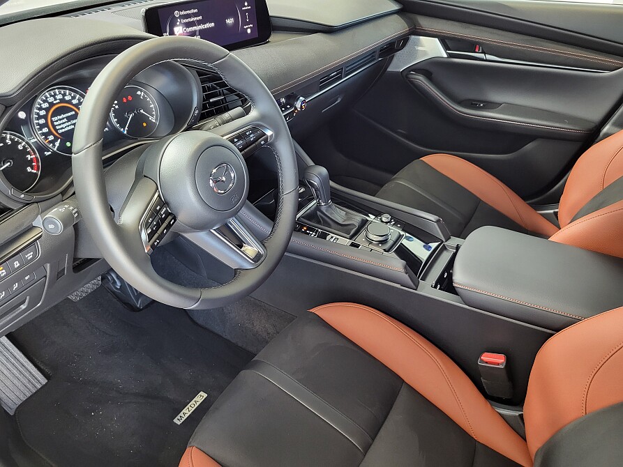 Mazda 3 - Kolor Snowflake White Pearl, zdjęcie 7