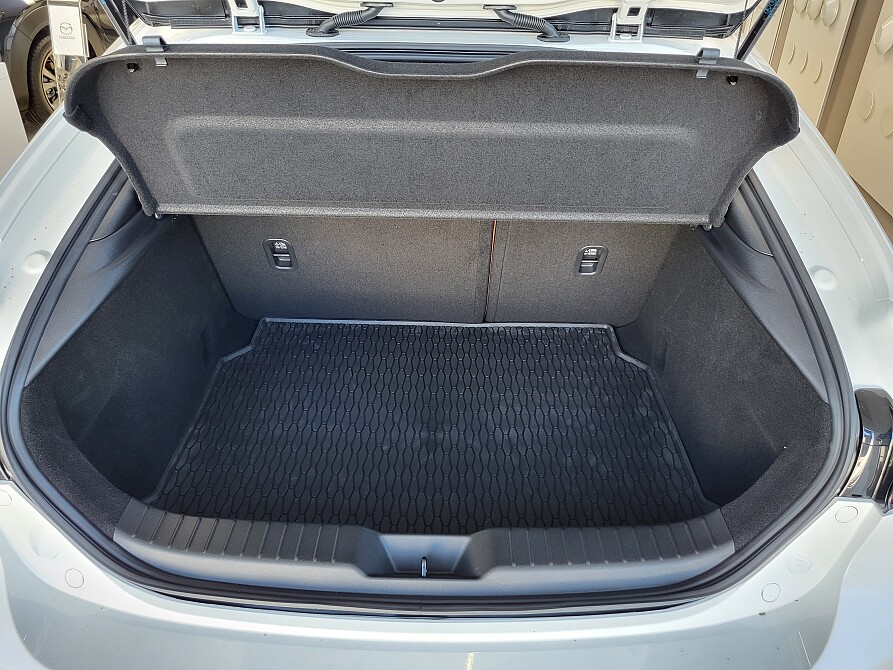 Mazda 3 - Kolor Snowflake White Pearl, zdjęcie 10