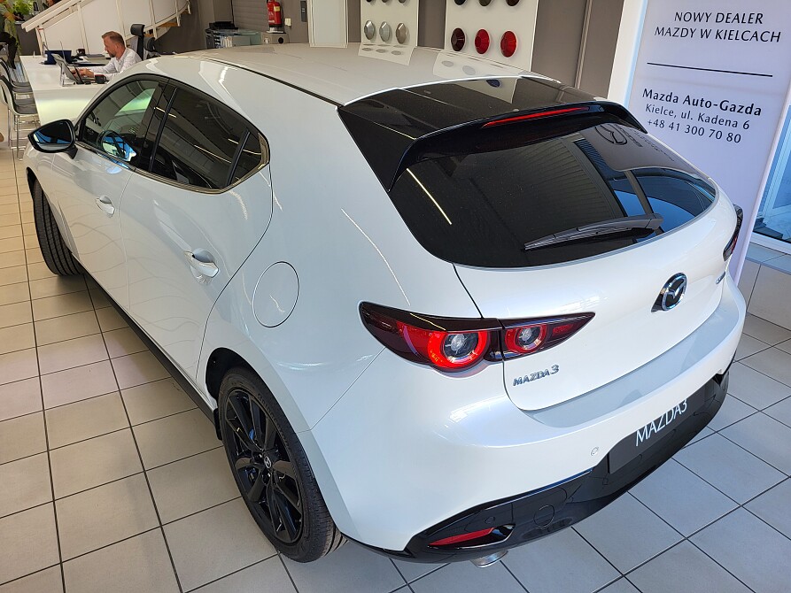 Mazda 3 - Kolor Snowflake White Pearl, zdjęcie 6
