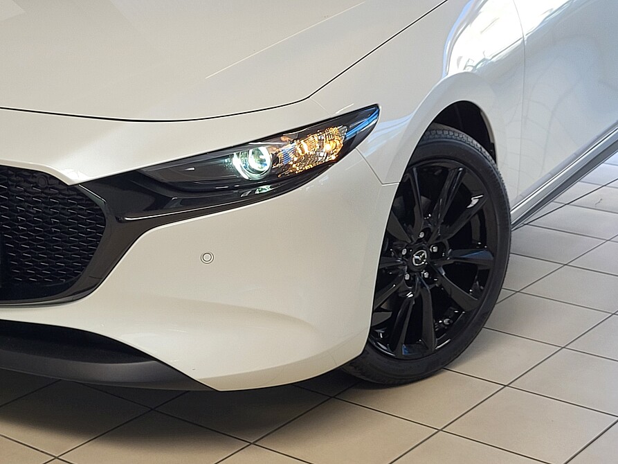 Mazda 3 - Kolor Snowflake White Pearl, zdjęcie 4