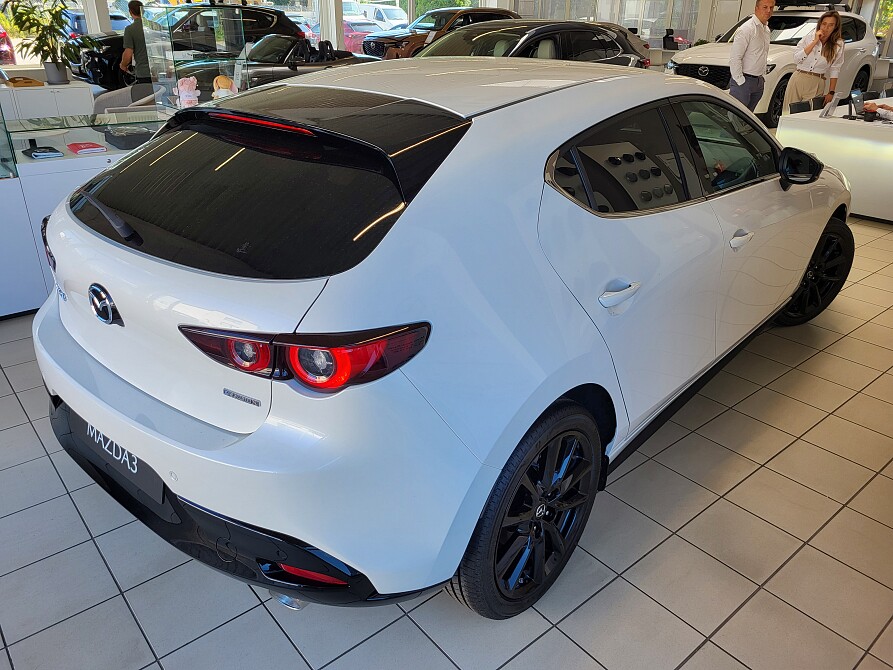 Mazda 3 - Kolor Snowflake White Pearl, zdjęcie 5
