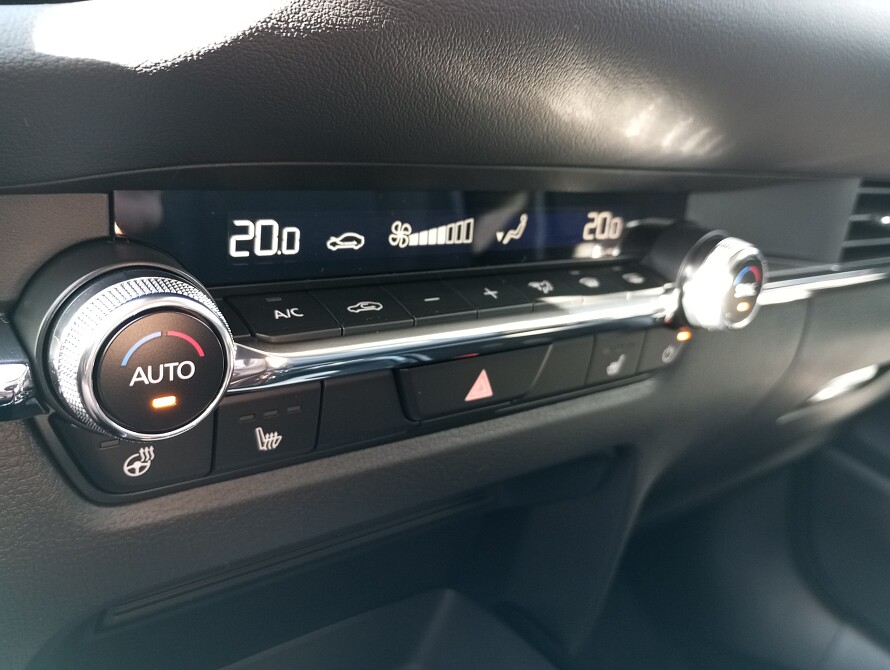 Mazda CX-30 - Kolor Jet Black, zdjęcie 9