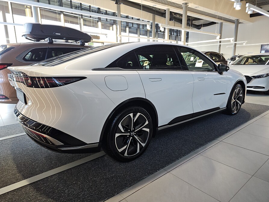 Mazda 6e - Kolor Biały, zdjęcie 2