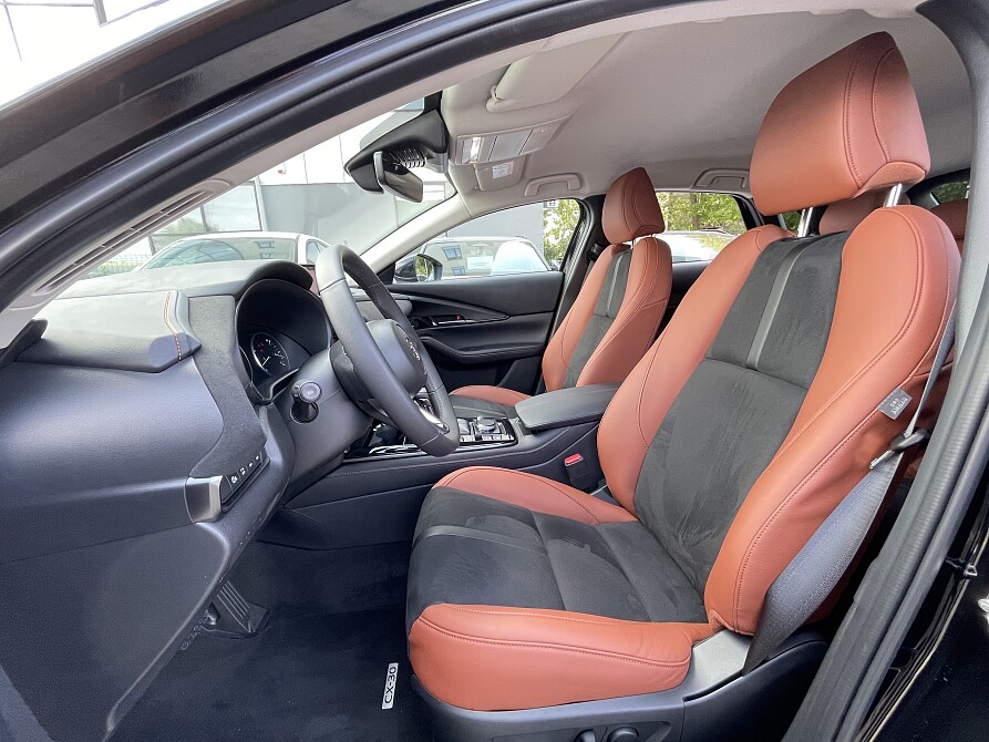 Mazda CX-30 - Kolor Jet Black, zdjęcie 7