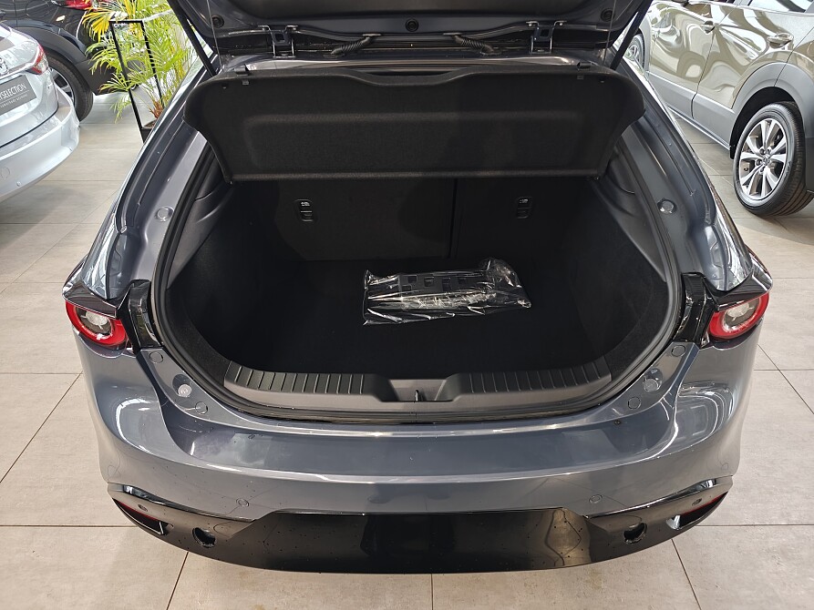 Mazda 3 - Kolor Polymetal Gray, zdjęcie 4