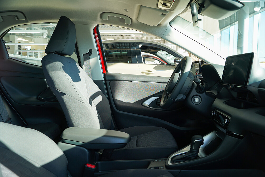 Mazda 2 Hybrid - Kolor Formal Red, zdjęcie 5