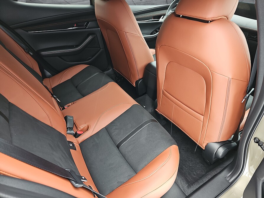 Mazda 3 - Kolor Zircon Sand Metalic, zdjęcie 17