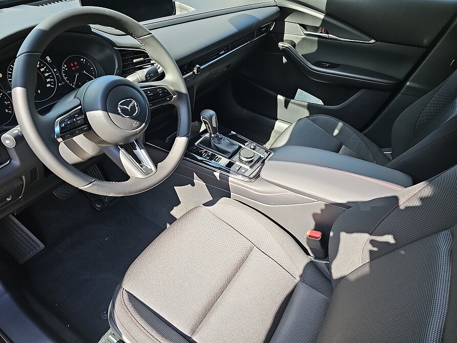 Mazda CX-30 - Kolor Deep Crystal Blue, zdjęcie 23