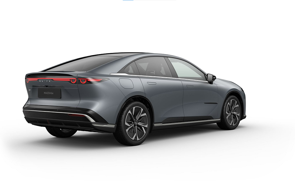 Mazda 6e - Kolor Polymetal Gray, zdjęcie 8