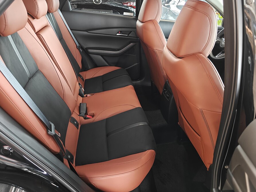 Mazda CX-30 - Kolor Jet Black, zdjęcie 6