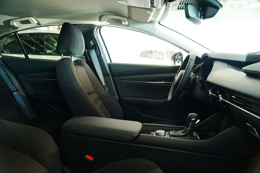 Mazda 3 - Kolor Snowflake White Pearl, zdjęcie 5