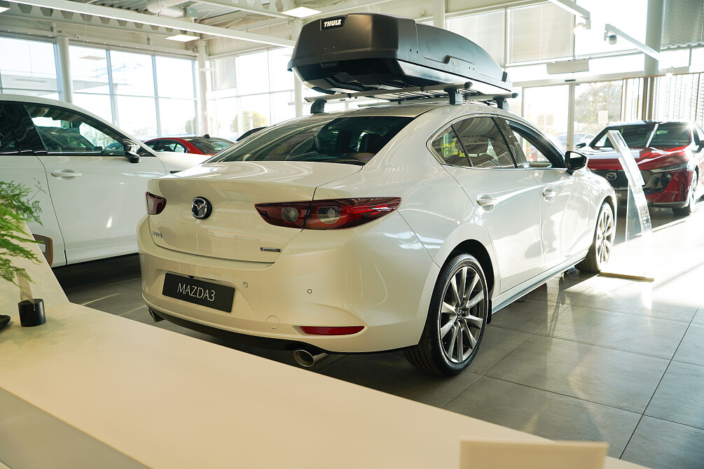 Mazda 3 - Kolor Snowflake White Pearl, zdjęcie 4