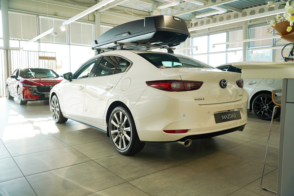 Mazda 3 - Kolor Snowflake White Pearl, zdjęcie 3