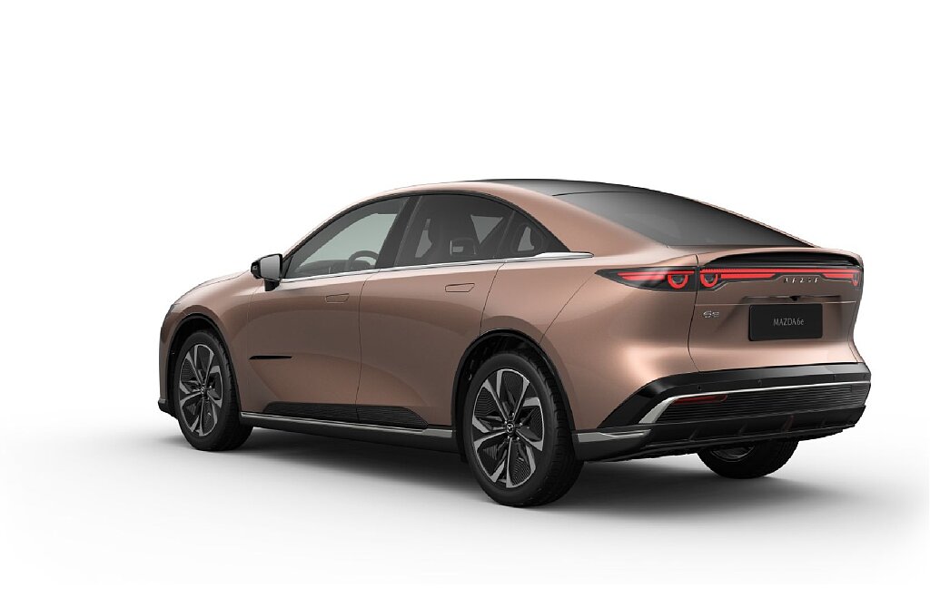 Mazda 6e - Kolor Melting Copper, zdjęcie 3