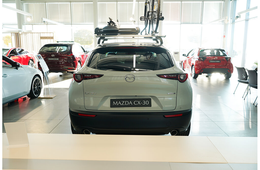 Mazda CX-30 - Kolor Ceramic Metalic, zdjęcie 4