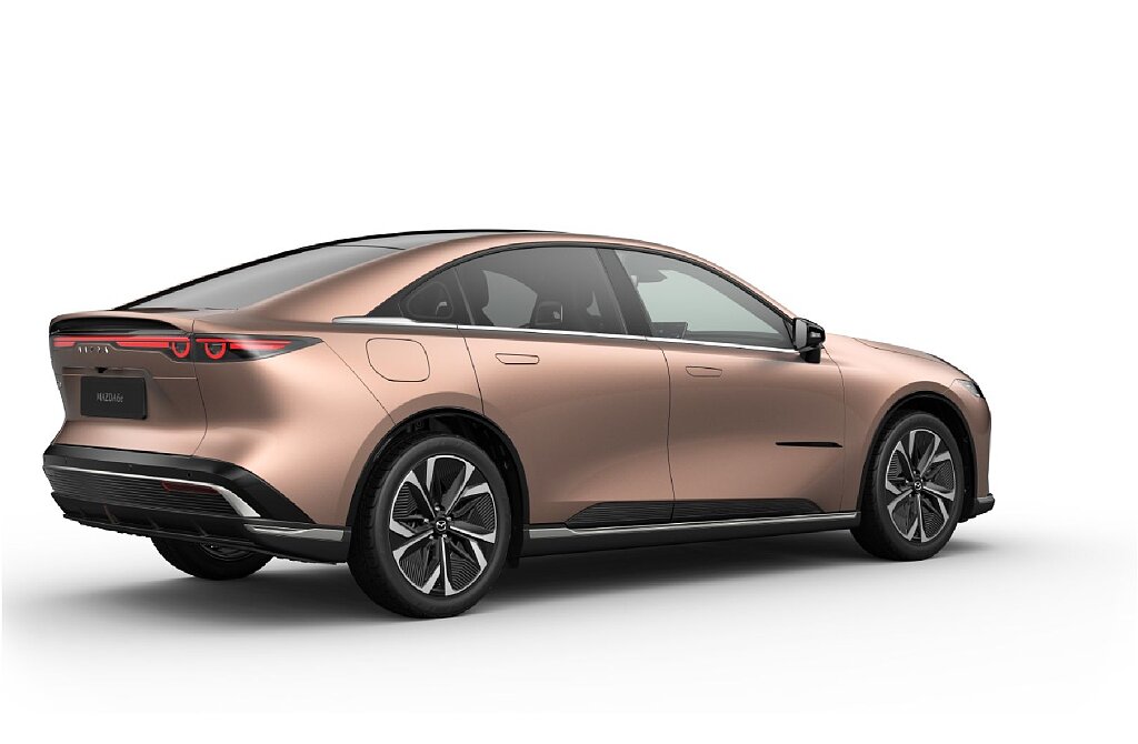 Mazda 6e - Kolor Melting Copper, zdjęcie 2