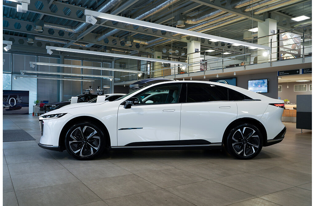 Mazda 6e - Kolor Biały, zdjęcie 3