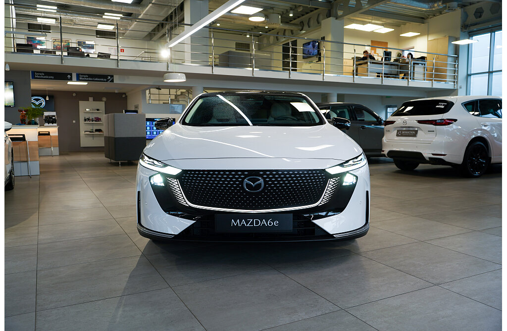 Mazda 6e - Kolor Biały, zdjęcie 4