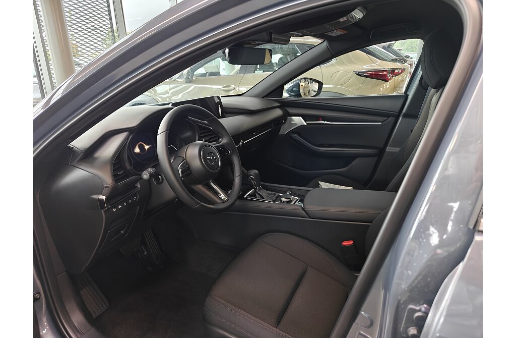 Mazda 3 - Kolor Polymetal Gray, zdjęcie 7