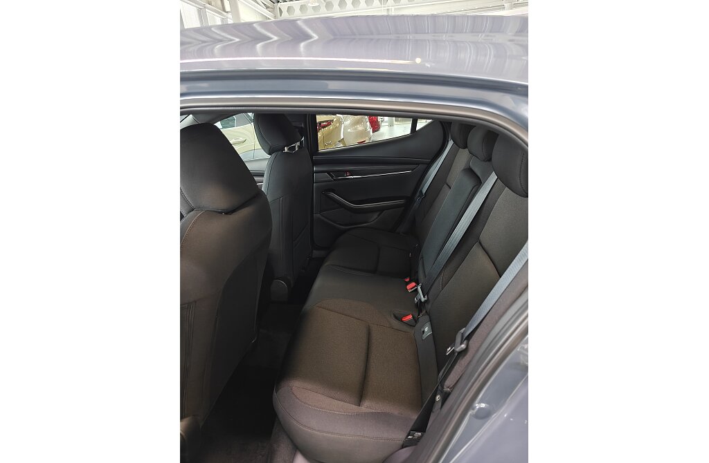 Mazda 3 - Kolor Polymetal Gray, zdjęcie 8