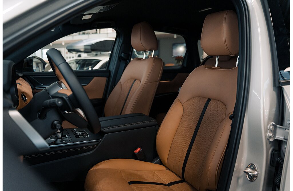 Mazda CX-60 - Kolor Platinum Quartz, zdjęcie 8