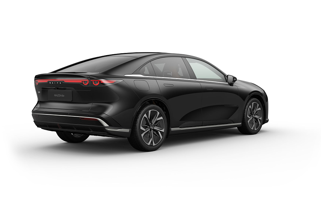 Mazda 6e - Kolor Jet Black, zdjęcie 6