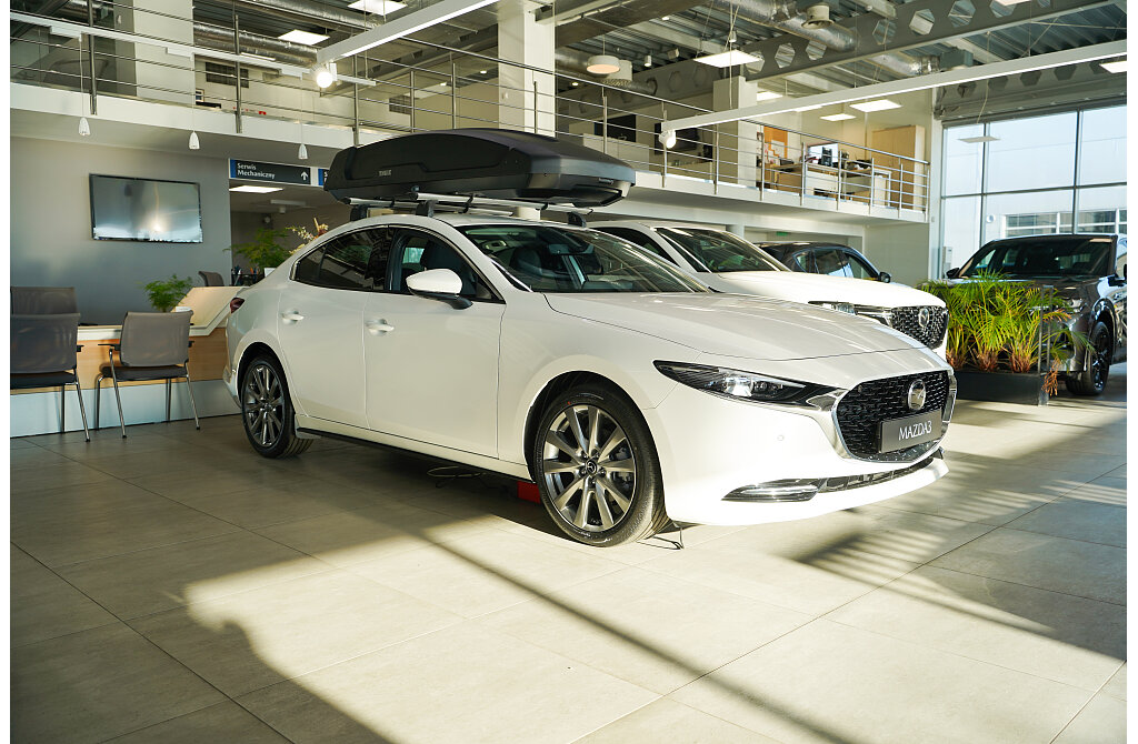 Mazda 3 - Kolor Snowflake White Pearl, zdjęcie 3