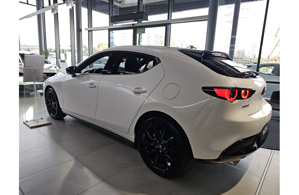 Mazda 3 - Kolor Snowflake White Pearl, zdjęcie 3