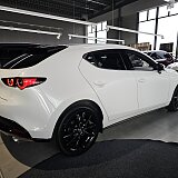 Mazda 3 - Kolor Snowflake White Pearl, zdjęcie 4