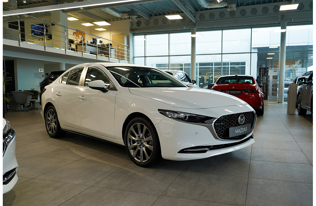 Mazda 3 - Kolor Snowflake White Pearl, zdjęcie 2