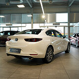 Mazda 3 - Kolor Snowflake White Pearl, zdjęcie 5