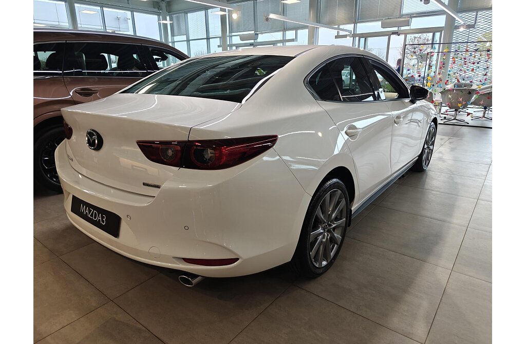 Mazda 3 - Kolor Snowflake White Pearl, zdjęcie 5