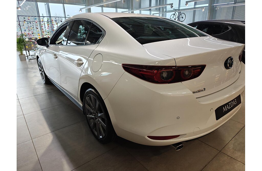 Mazda 3 - Kolor Snowflake White Pearl, zdjęcie 4