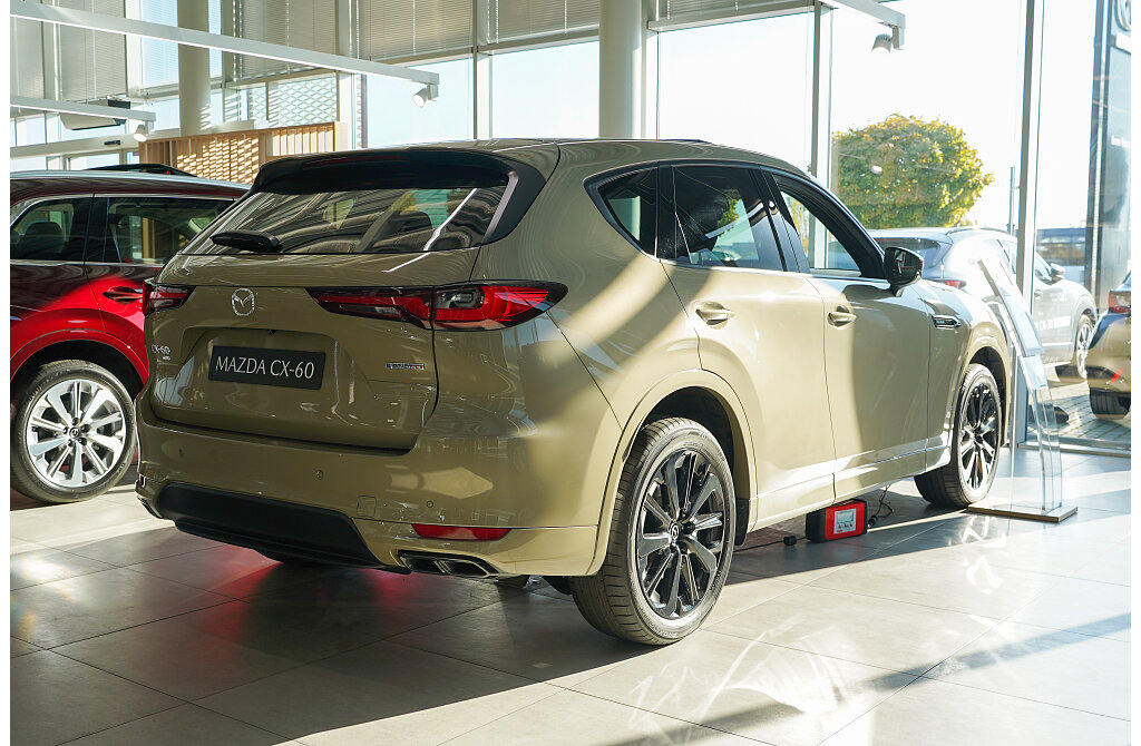 Mazda CX-60 - Kolor Zircon Sand Metalic, zdjęcie 3