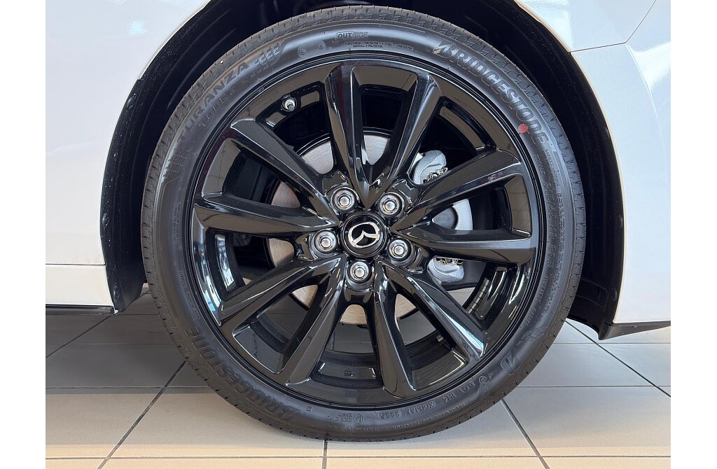 Mazda 3 - Kolor Snowflake White Pearl, zdjęcie 7