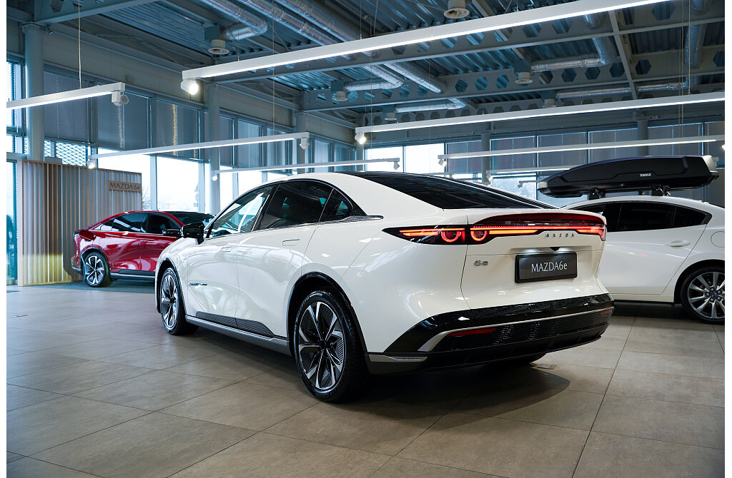 Mazda 6e - Kolor Biały, zdjęcie 6